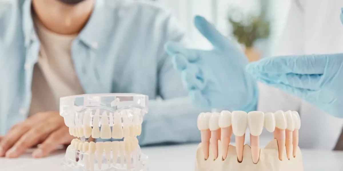 Gülüş Yenileme Türkiye: Veneer mi Kron mu — Hangisi Size Uygun?