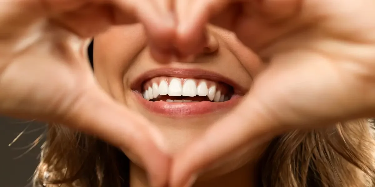 Türkiye’de Hollywood Smile: Bursa’da Büyüleyici Bir Dönüşüm Sizi Bekliyor